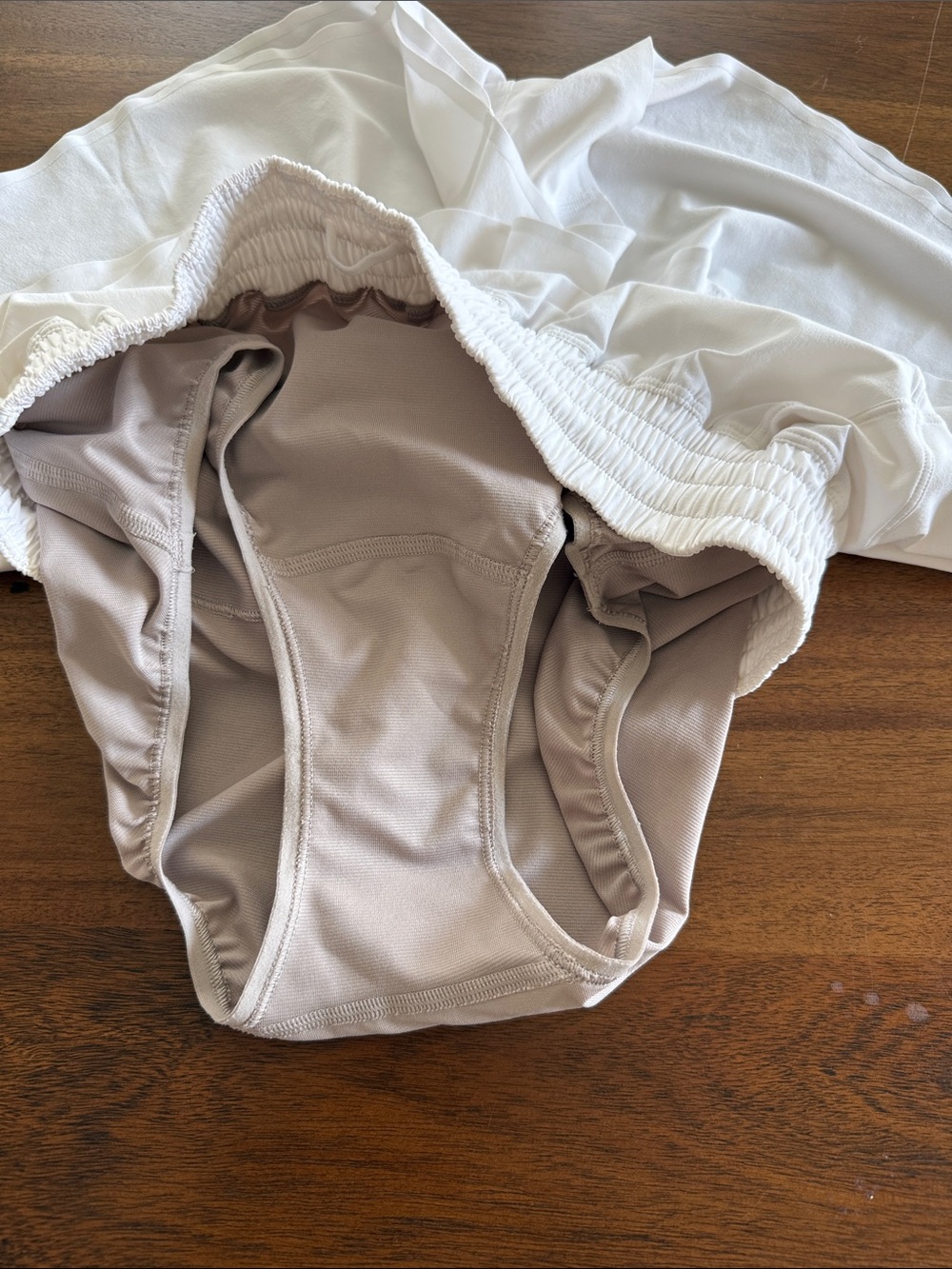 lululemon athletica shake it out 2.5” Shorts - Picture 5 of 5